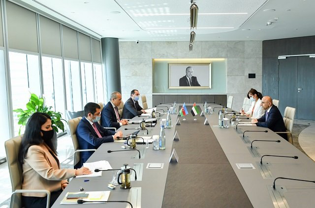 The Minister of Economy of Azerbaijan met with the Ambassador of the UAE